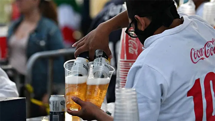 ¿Cervezas en 300 pesos? Lista completa de precios en bebidas Estadio Azteca durante el Mundial 2026