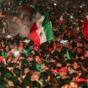 Aficionados abarrotan el Ángel de la Independencia para festejar victoria de México en el Mundial 2026 | VIDEO