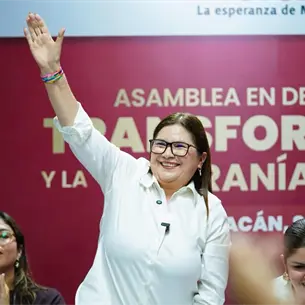 Imelda Castro llama a la defensa de Morena ante guerra mediática