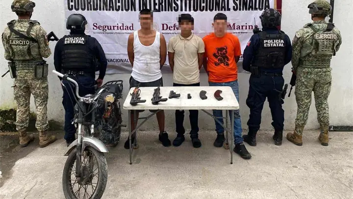En operativo detienen a 6 civiles en Escuinapa con armamento, vehículos y droga