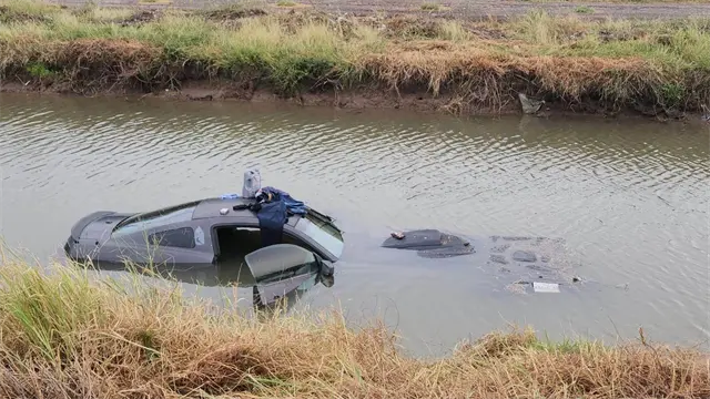 Canalazo en Los Mochis: familia se salva de milagro, el vehículo quedó casi sumergido