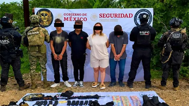 Capturan a una mujer y tres hombres con Cuernos de Chivo, droga y vehículos de lujo en Oso Viejo, Culiacán Capturan a una mujer y tres hombres con Cuernos de Chivo, droga y vehículos de lujo en Oso Viejo, Culiacán