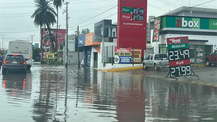 Fuerte lluvia sorprende este sábado a Culiacán; se cumple pronóstico