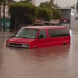 Mazatlán bajo el agua tras intensa lluvia; caen 153 milímetros en cinco horas