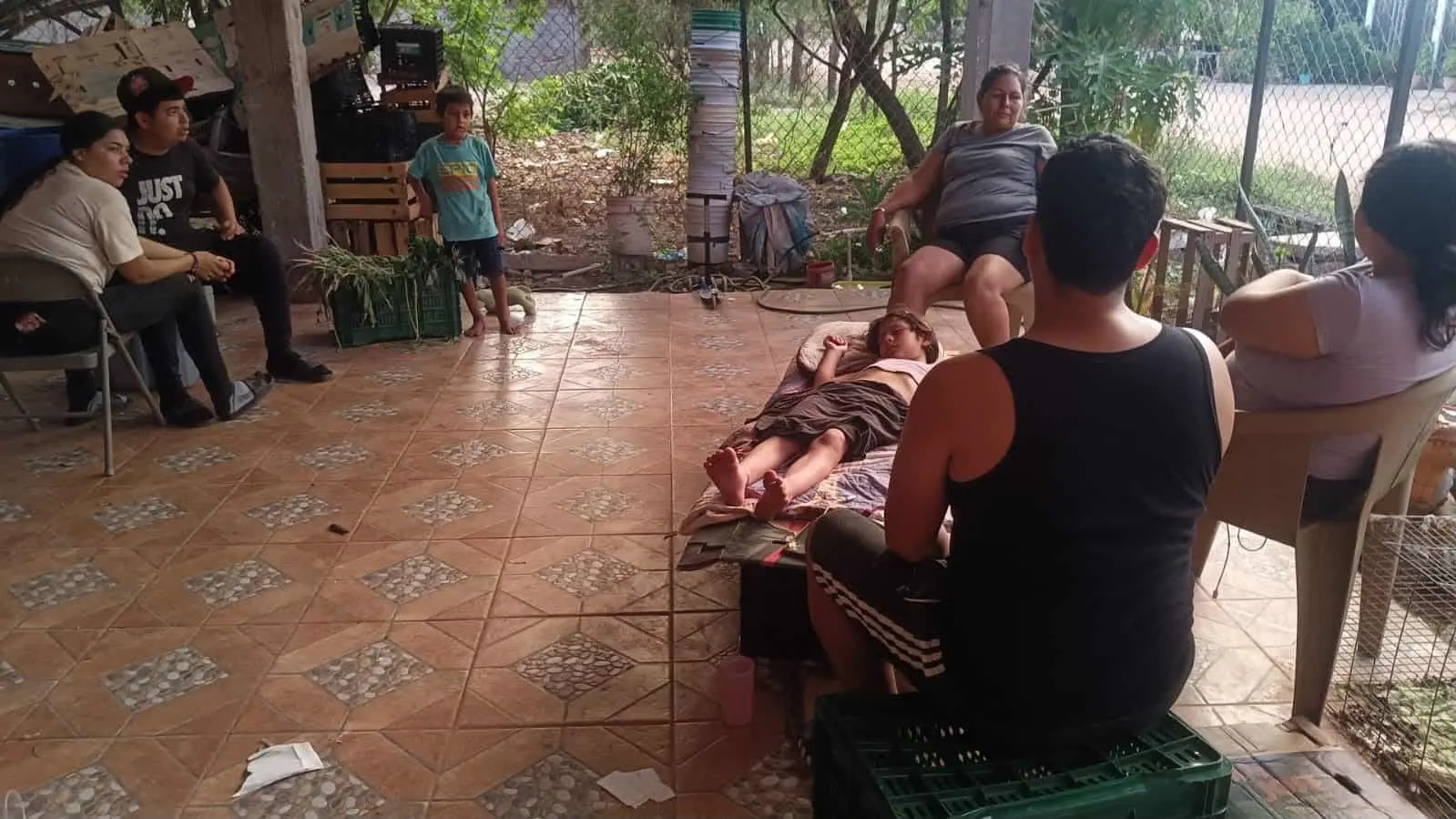 Más de 30 horas sin luz: vecinos de Compuertas claman por respuesta de la CFE