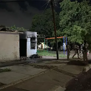Incendian domicilio de joven atacada a balazos en Infonavit Barrancos, en Culiacán