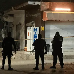 Asesinan a una mujer dentro de un abarrotes de la colonia Margarita Maza de Juárez, en Villa Unión, Mazatlán Asesinan a una mujer dentro de un abarrotes de la colonia Margarita Maza de Juárez, en Villa Unión, Mazatlán