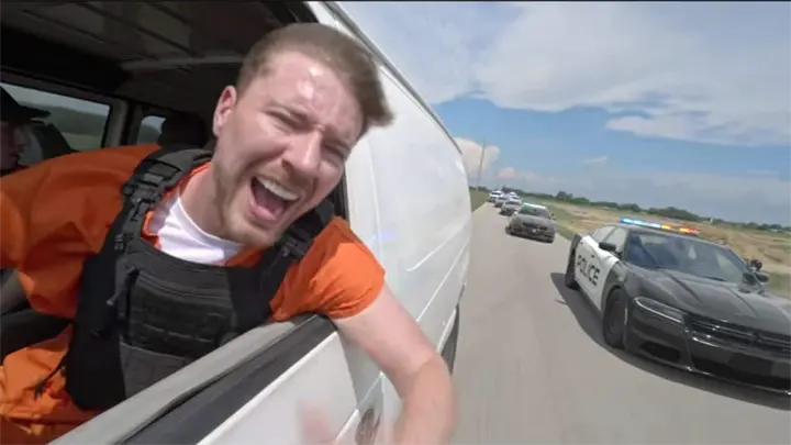 MrBeast reta a 100 policías a atraparlo y pone 500 mil dólares como premio | VIDEO MrBeast reta a 100 policías a atraparlo y pone 500 mil dólares como premio | VIDEO