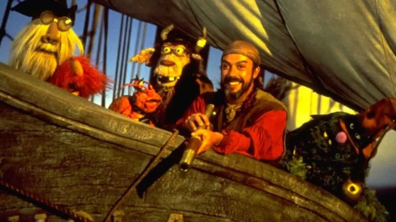 Los Muppets despiden a Tim Curry y lo nombran “Muppet honorario”