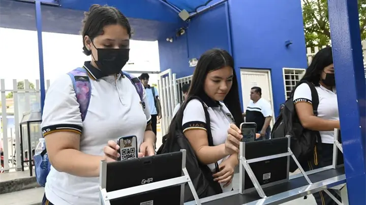 UAS fortalece su estrategia de seguridad integral con tecnología que permite a padres conocer el ingreso y salida de sus hijos