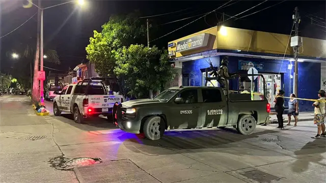 Muere una mujer como víctima colateral de un ataque en una frutería de Mazatlán