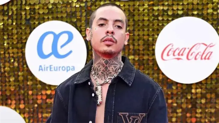 Natanael Cano desata la polémica: Lo acusan de llegar en estado de ebriedad a los Premios Juventud