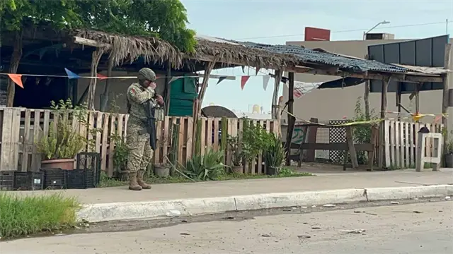 Marisquería termina baleada tras persecución y ataque a balazos en Mazatlán