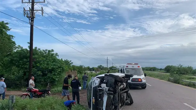 Dos accidentes en el Valle del Carrizo; conductor se duerme y vuelca camioneta con medicamentos Dos accidentes en el Valle del Carrizo; conductor se duerme y vuelca camioneta con medicamentos
