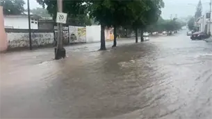 Fuerte lluvia provoca inundaciones en Culiacán Fuerte lluvia provoca inundaciones en Culiacán