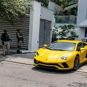 Fiscalía de Nuevo León decomisa 17 autos de lujo cuyo valor asciende a 90 millones de pesos