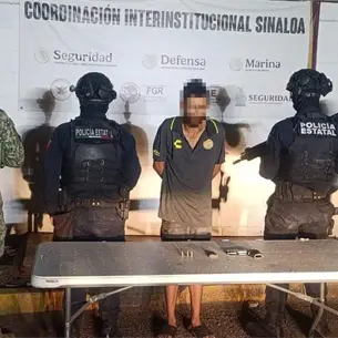 Detienen a un civil armado por agredir a una mujer en la colonia Las Coloradas en Culiacán Detienen a un civil armado por agredir a una mujer en la colonia Las Coloradas en Culiacán