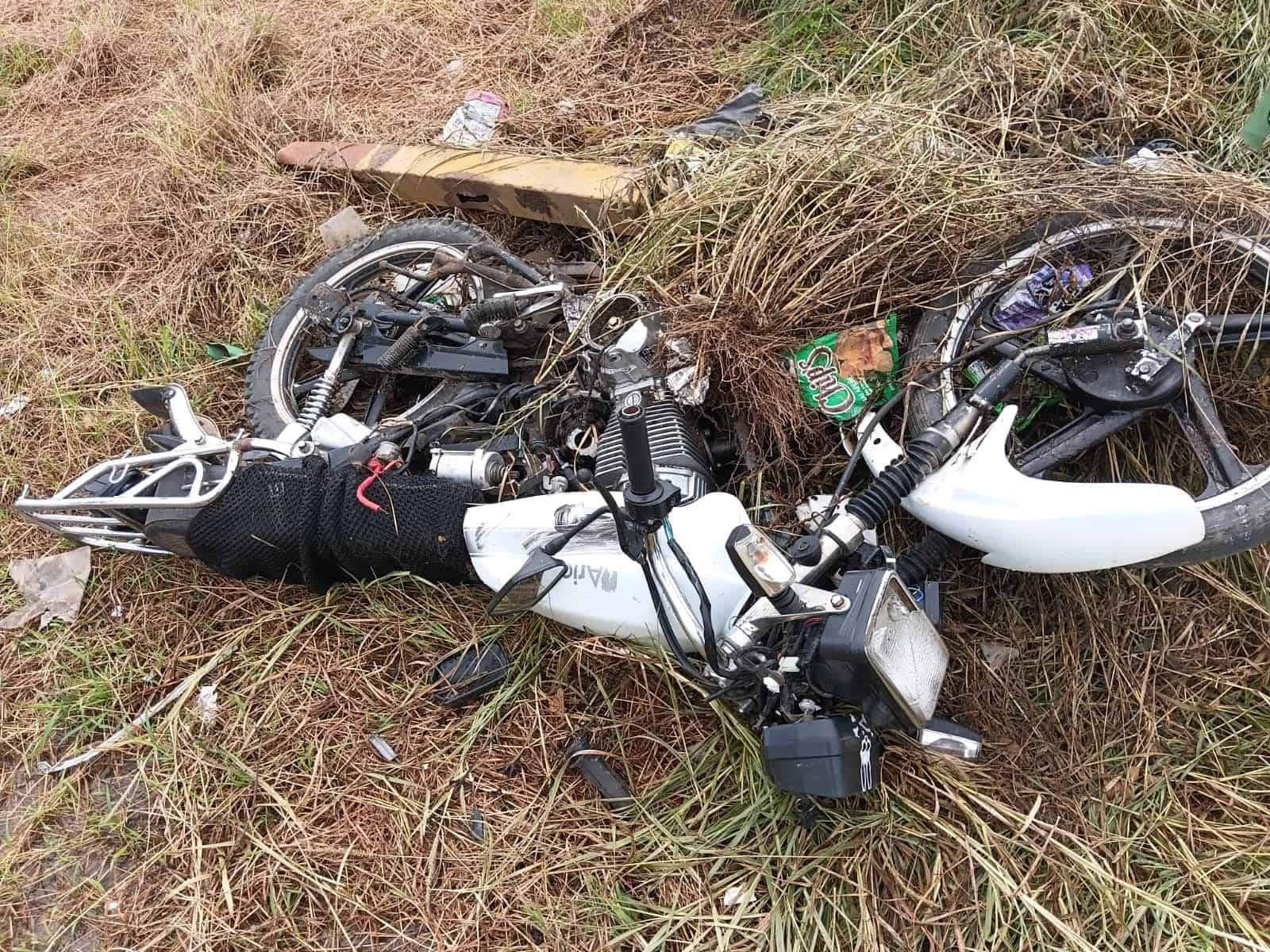Localizan muerto a un joven junto a una motocicleta junto a una maquiladora en la zona industrial de Guasave Localizan muerto a un joven junto a una motocicleta junto a una maquiladora en la zona industrial de Guasave