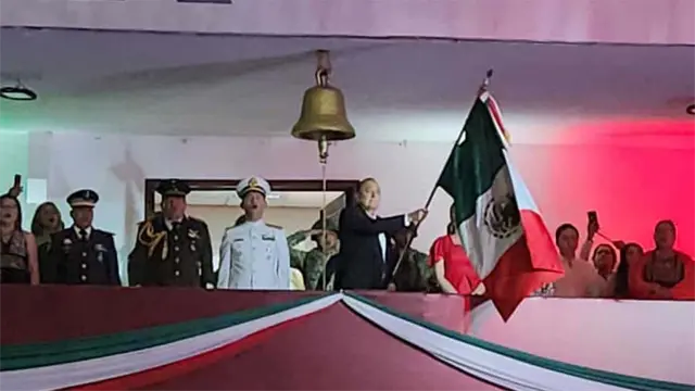 ¡Viva México! Antonio Menéndez encabeza el Grito de Independencia en Los Mochis ¡Viva México! Antonio Menéndez encabeza el Grito de Independencia en Los Mochis
