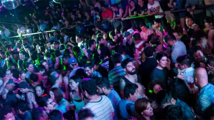 Antro de Monterrey niega entrada a clientes de piel morena u oscura y así lo evidencian | VIDEO Antro de Monterrey niega entrada a clientes de piel morena u oscura y así lo evidencian | VIDEO