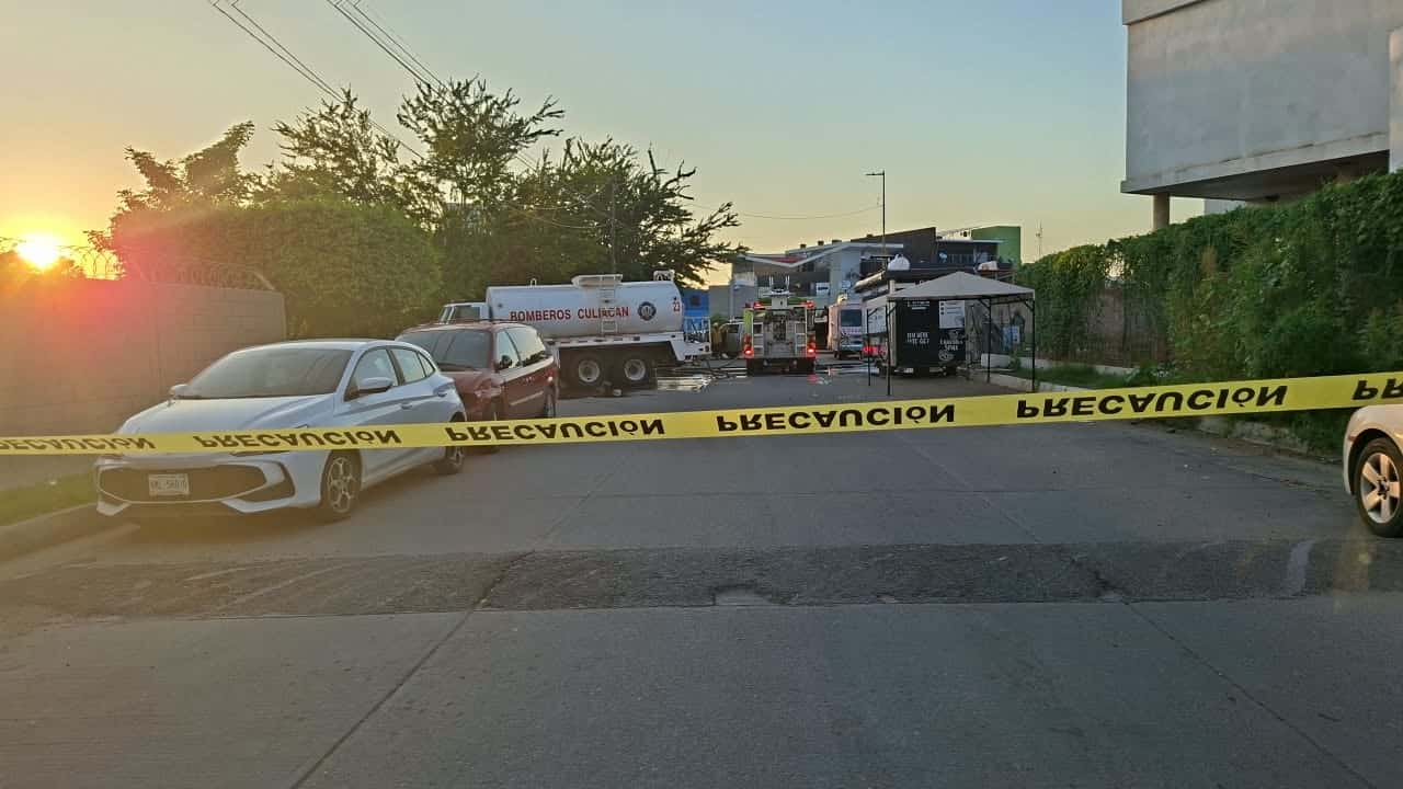 Se incendia local abandonado utilizado como refugio en el sector Tres Ríos de Culiacán Se incendia local abandonado utilizado como refugio en el sector Tres Ríos de Culiacán