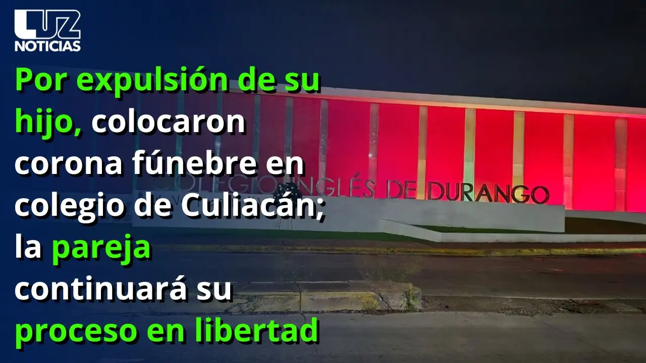 Por expulsión de su hijo, padres de familia colocaron corona fúnebre en colegio de Culiacán
