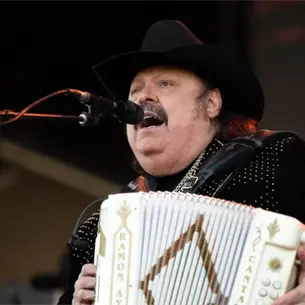 Chihuahua analiza multa de hasta $1.4 millones a Ramón Ayala por canción considerada misógina