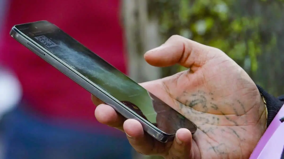 Lo que la Gente Dice: ADIÓS A LOS CELULARES EN LAS ESCUELAS 3 DE NOVIEMBRE Lo que la Gente Dice: ADIÓS A LOS CELULARES EN LAS ESCUELAS 3 DE NOVIEMBRE