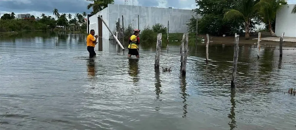 Altata y comunidades cercanas sufren inundaciones por fuertes lluvias Altata y comunidades cercanas sufren inundaciones por fuertes lluvias