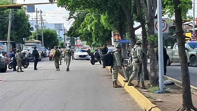 Atacan a balazos a un limpiaparabrisas a un costado del Jardín Botánico de Culiacán Atacan a balazos a un limpiaparabrisas a un costado del Jardín Botánico de Culiacán