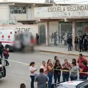 Exalumnos atacan secundaria de Torreón, matan a subdirectora y hieren a tres personas