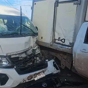 Dos lesionados deja aparatosa carambola entre tres vehículos en Los Mochis Dos lesionados deja aparatosa carambola entre tres vehículos en Los Mochis
