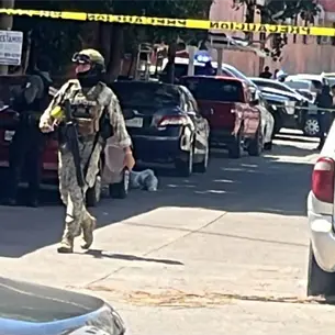Abandonan cuerpo emplayado y con mensaje detrás de estación de bomberos en Culiacán Abandonan cuerpo emplayado y con mensaje detrás de estación de bomberos en Culiacán