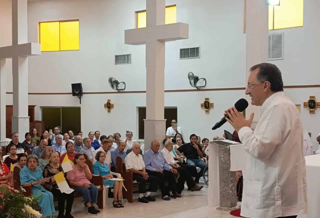 Joseph Spiteri lleva mensaje de paz y esperanza a los abuelitos del Asilo María Auxiliadora en Los Mochis Joseph Spiteri lleva mensaje de paz y esperanza a los abuelitos del Asilo María Auxiliadora en Los Mochis