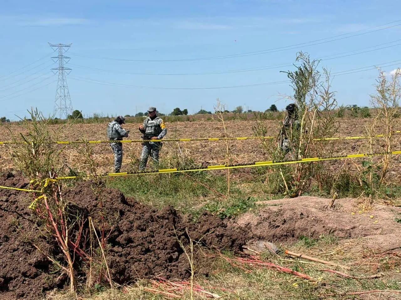 Localizan otro cuerpo en fosa clandestina en Villa Juárez, Navolato