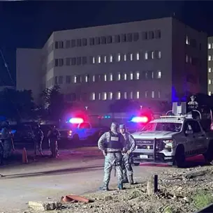 Aseguran 16 armas y granadas de fragmentación en el penal de Culiacán