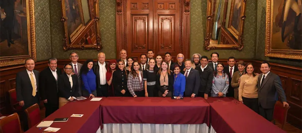 Sheinbaum se reúne con Graciela Domínguez y 23 gobernadores para revisar avances del IMSS-Bienestar Sheinbaum se reúne con Graciela Domínguez y 23 gobernadores para revisar avances del IMSS-Bienestar