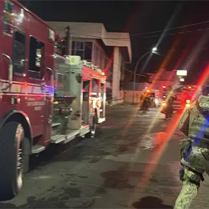 Bomberos sofocan incendio en la cocina de un negocio en Los Pinos, Culiacán