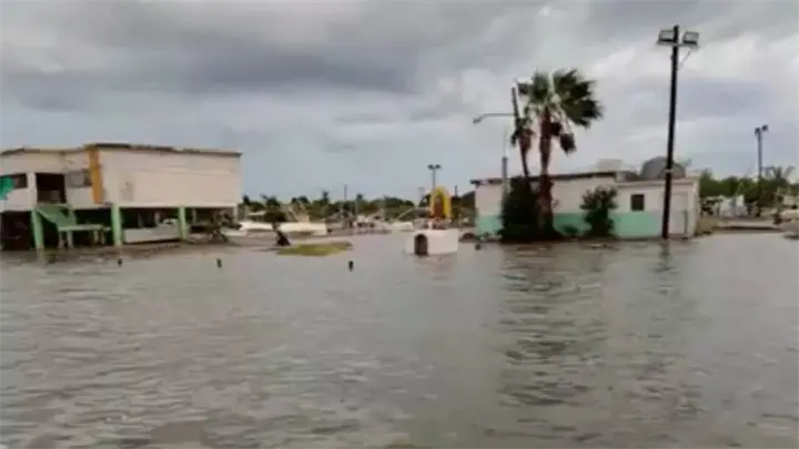 Dautillos, Navolato queda bajo el agua por efectos de la tormenta Vance Dautillos, Navolato queda bajo el agua por efectos de la tormenta Vance