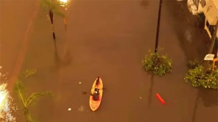 Como en Venecia, pero en Mazatlán: sacan el kayak y navegan por calles inundadas de El Toreo Como en Venecia, pero en Mazatlán: sacan el kayak y navegan por calles inundadas de El Toreo
