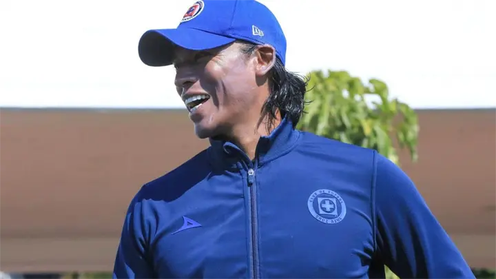 ¿Cuánto gana Joel Huiqui como director técnico del Cruz Azul?